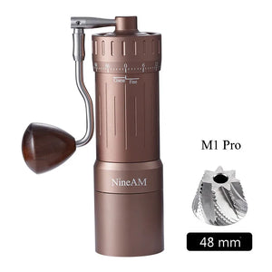 Molino de Café Manual NineAM M1/Pro 2024 – Muelas Cónicas de Acero Inoxidable de 48 mm con Cuerpo de Aluminio y Madera de Nogal