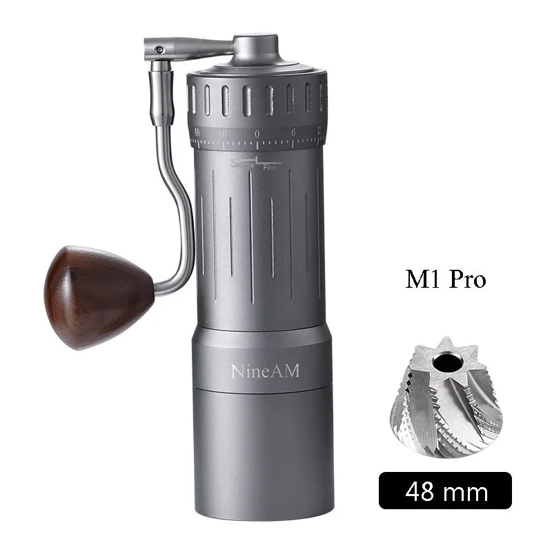 Molino de Café Manual NineAM M1/Pro 2024 – Muelas Cónicas de Acero Inoxidable de 48 mm con Cuerpo de Aluminio y Madera de Nogal